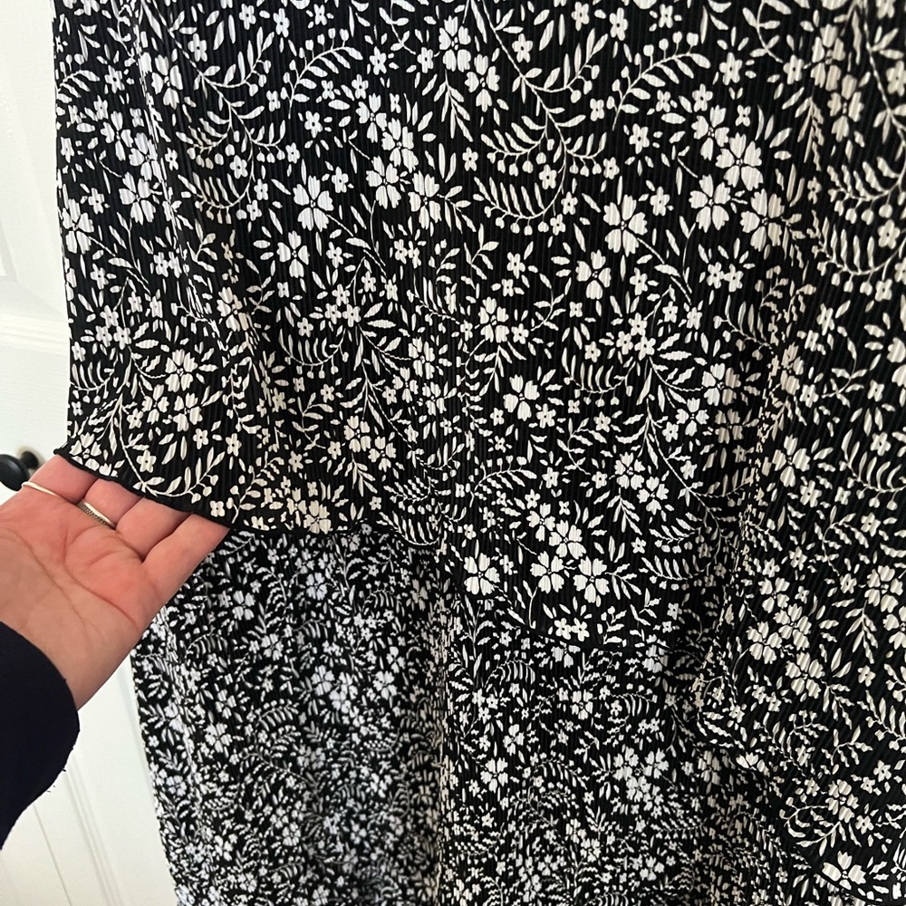 B&W RUFFLE DRESS - Picture 3 of 4